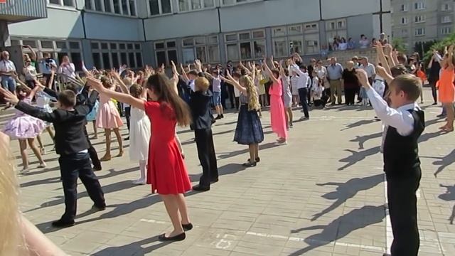 флешмоб 26.05.2016 года выпускников четвёртого класса школы №12 города Жуковский смотреть онлайн