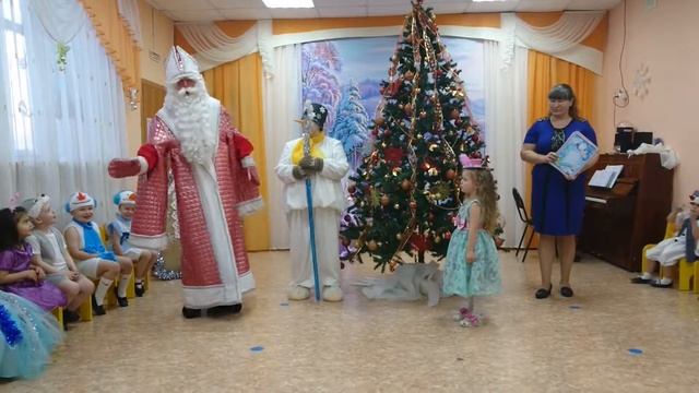 Дед мороз хоть старенький смотреть онлайн