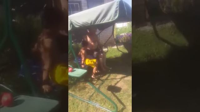 Эпичное падение с качель полом качелей смотреть онлайн