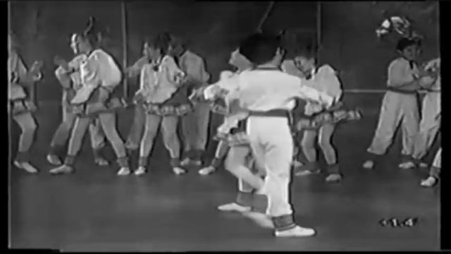 Ансамбль танца "Россияночка" - Бегом бегом в припрыжку смотреть онлайн