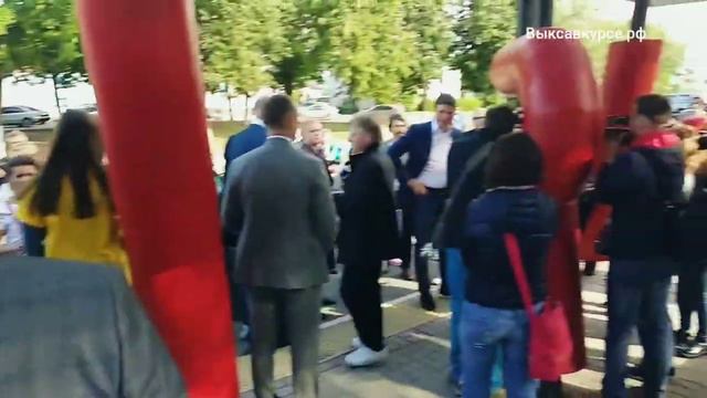 Выксавкурсе.рф: Губернатор принял участие в открытии Арт-овраг смотреть онлайн