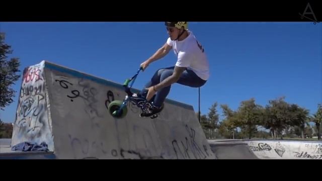 ТОП 10 СУМАСШЕДШИХ ТРЮКОВ НА МИНИ BMX!! (TOP 10 CRAZIEST TRICKS ON A MINI BMX!) смотреть онлайн