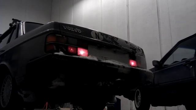 Volvo 240 Snake oil racing. Straight piped! смотреть онлайн