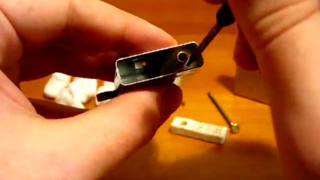 Zippo : замена ваты в бензиновой зажигалке смотреть онлайн