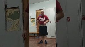 школа бокса, не в зале, почти ушел домой, удары в сторону со смещением