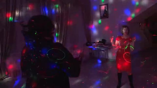 ПОКАЗАНО КАК ЛЮДИ СИДЯТ ЗА СТОЛАМИ А СПЕЦ ЭФФЕКТЫ РАБОТАЮТ смотреть онлайн