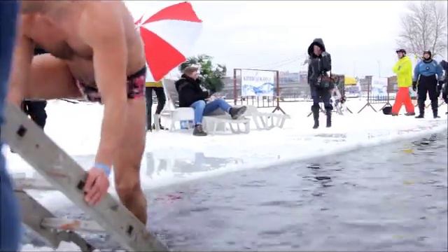 Моржи FEST. Заплывы в проруби. смотреть онлайн