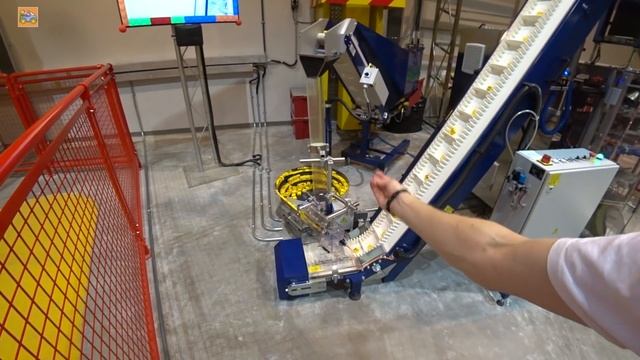 ? Горы Лего и Селфи с Lego Man на ФАБРИКЕ ЛЕГО в парке развлечений Legoland | Изнанка ВЛОГ для дете смотреть онлайн