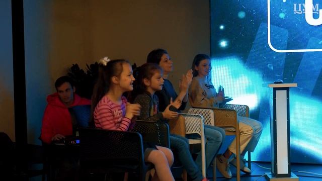 Атмосфера настоящего телешоу в ЦУМе смотреть онлайн