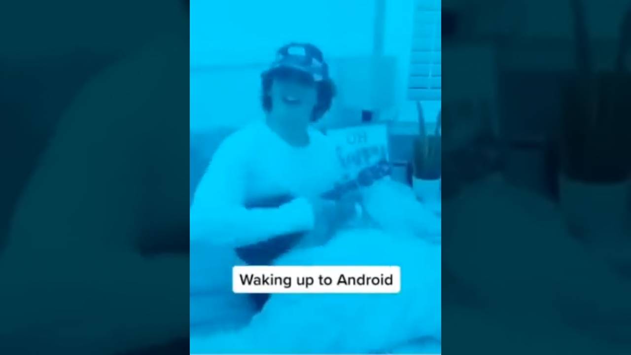 Будильник на Андроиде и будильник на Айфоне смотреть онлайн