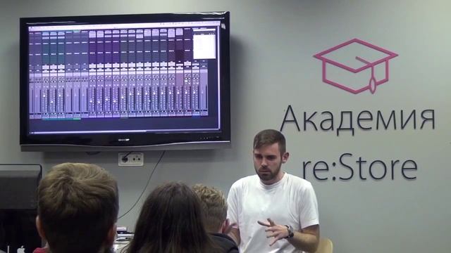 Создание музыки в Logic Pro X. Николай Бритвин (Академия re:Store) смотреть онлайн