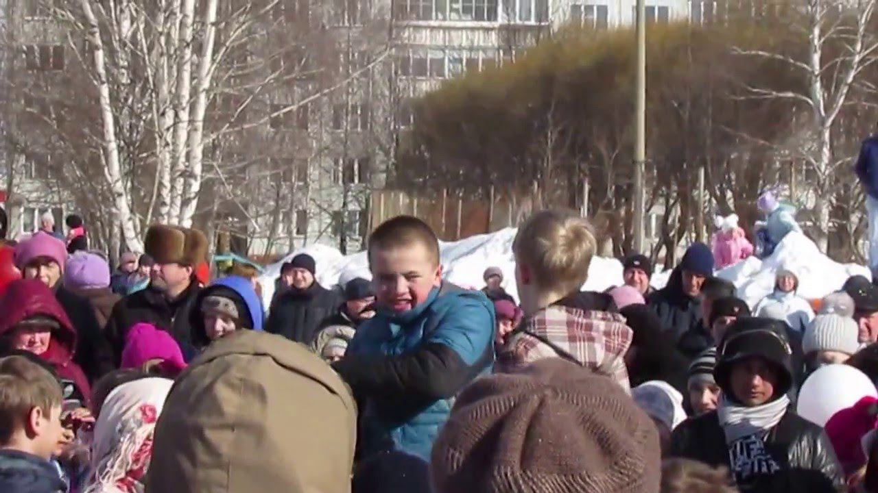Масленица, борьба мешками смотреть онлайн
