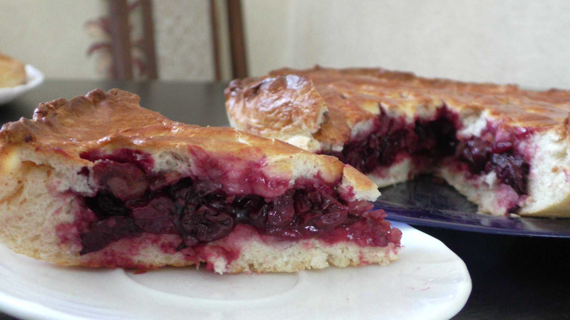 Пироги с вишней и грецкими орехами. Вкуснятина неописуемая! смотреть онлайн