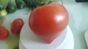 Томат ВЕЛЬМОЖА  не особо КРУПНЫЙ.Но взвешивать и разрезать будем ОБЯЗАТЕЛЬНО!Впечатления и сравнени