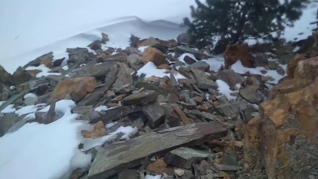 Окаменевшая глина белая ,зеленая ,известняк на Байкале चिकनी मिट्टी смотреть онлайн