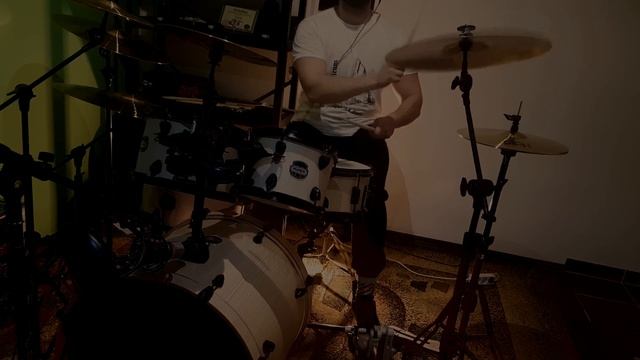 Dungeon Synth with Raw Black Metal Drums смотреть онлайн