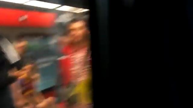 После матча Barcelona - Manchester (в метро Барселоны) смотреть онлайн