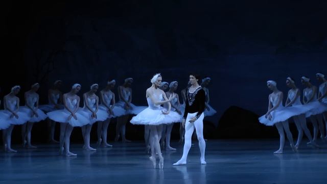 Uliana LOPATKINA (2) Swan Lake Adagio смотреть онлайн