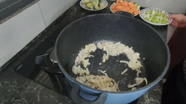 Овощной суп-пюре с чечевицей и зелёным горошком. # рецепт , # рецепты смотреть онлайн