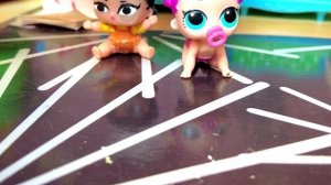 ВСЕ ИГРУШКИ МАЛЬЧИКАМ? ДЕВОЧКИ ПЛАЧУТ? куклы ЛОЛ СЮРПРИЗ в детском садике Смешные мультики Даринел