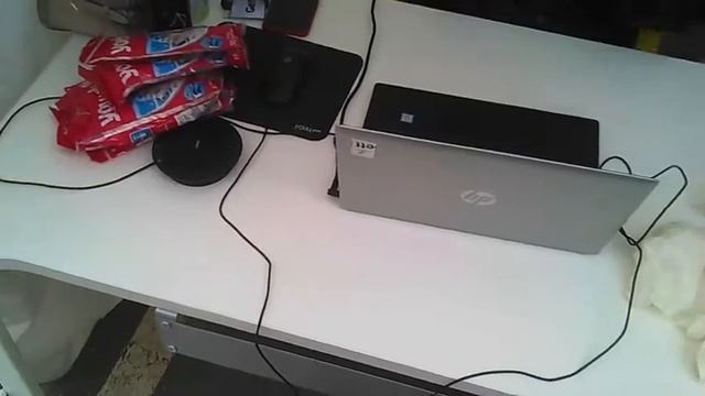 Гетт раздаёт сотрудникам санитайзеры смотреть онлайн