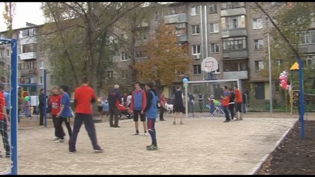 Двор на Мориса Тореза.wmv смотреть онлайн