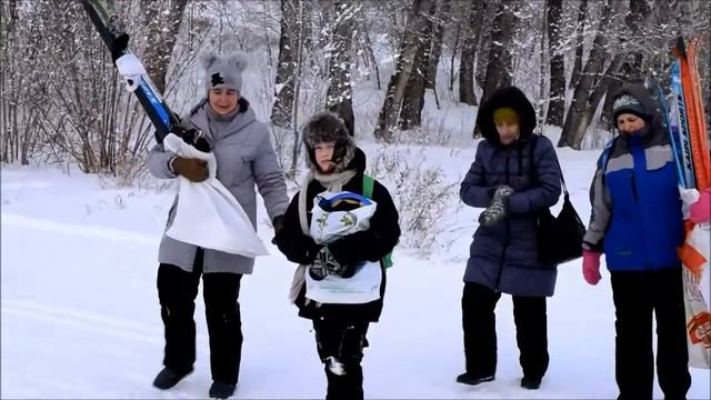 Костанай. Люди катаются на лыжах на Тоболе. смотреть онлайн