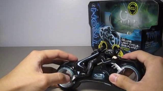 Spin Master Tron Legacy Sam Flynn's Light Cycle смотреть онлайн