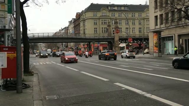 Санта Клаусы заехали в Берлин смотреть онлайн