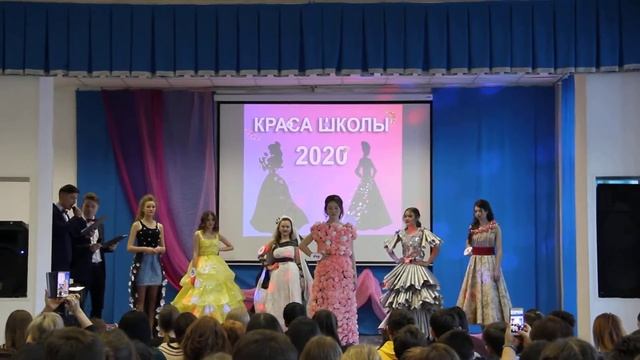 Виктория на конкурсе ''Краса школы 2020'' этап ''Платье из подручного материала'' смотреть онлайн
