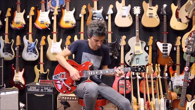 GUITARE COLLECTION presents Gibson ES 335 TDC Factory Bigsby from 1965 by Nico Poges смотреть онлайн