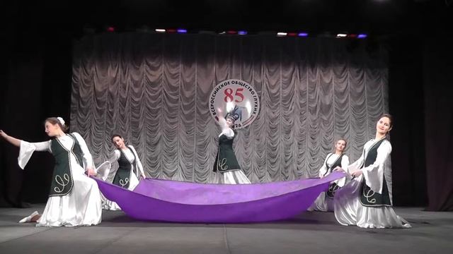 13.01.2011 г. В Нижнекамске. Танец Синий туман 00170.MTS смотреть онлайн