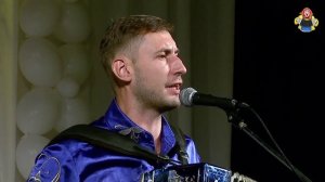 ШАНСОН ПОД ГАРМОНЬ! Гармонист Алексей Симонов с песней "А я милого узнаю по походке"