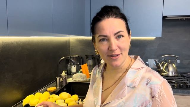 Покупаем ПОДАРОК на День Матери! Меняем колёса? Мясная запеканка? влог смотреть онлайн