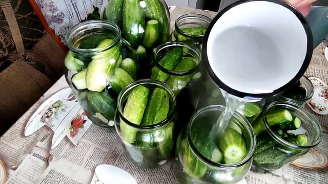 Детские маринованные  огурчики без уксуса, уплетают только так.