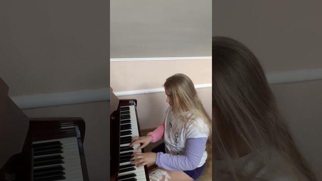 Dianatvstar играет Andantino- Хачатуряна смотреть онлайн