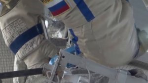 Бассейн с пузырьками вместо несуществующего космоса.