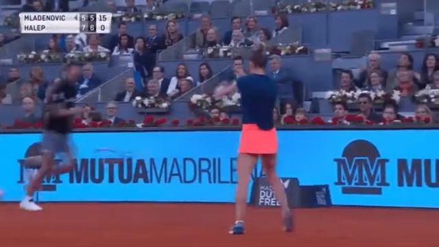 Халеп в финале турнира в Мадриде попала ракеткой в болбоя смотреть онлайн