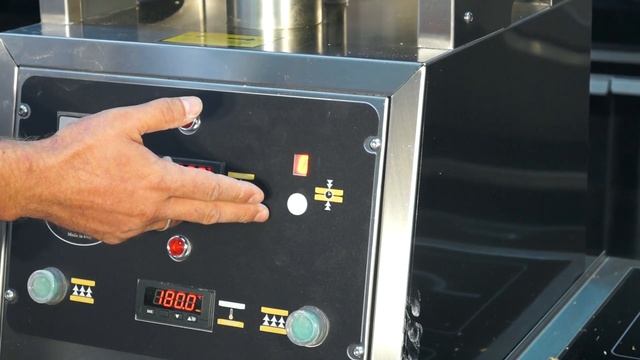 Как приготовить 200 пицц за час используя пресс для пиццы Apach смотреть онлайн