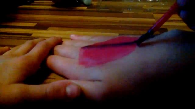 Рисунок на руке ( божия коровка) смотреть онлайн