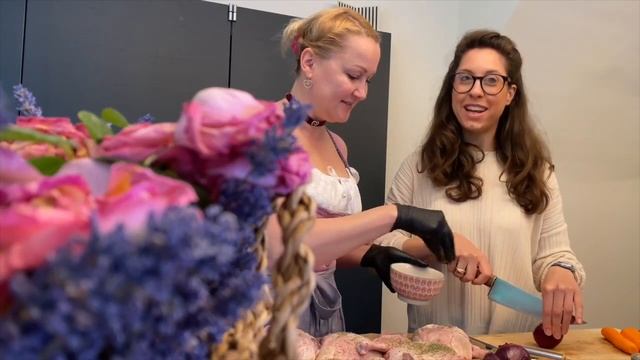 Готовим ГУСИНЫЕ НОЖКИ вместе с Фанни Саломон | Kochen die Gänsekeule mit Fanny Salomon смотреть онлайн