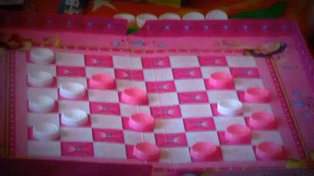 Играет в шашки,открываем машу и медведь яйцо и круасаны Ангри Бердс смотреть онлайн