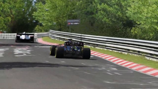 Mercedes-AMG F1 W11 EQ Performance Lewis Hamilton vs Porsche 919 Hybrid Evo at Norschleife смотреть онлайн