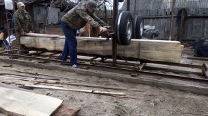 распил бревна 50 см самодельной пилорамой. Sawmill