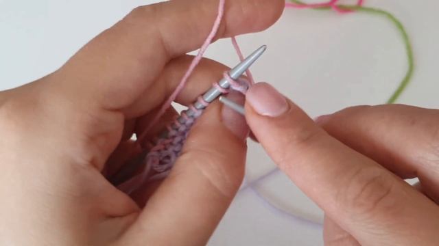 Двухцветный ажурный узор спицами/ Уроки вязания/ Мастер-класс смотреть онлайн