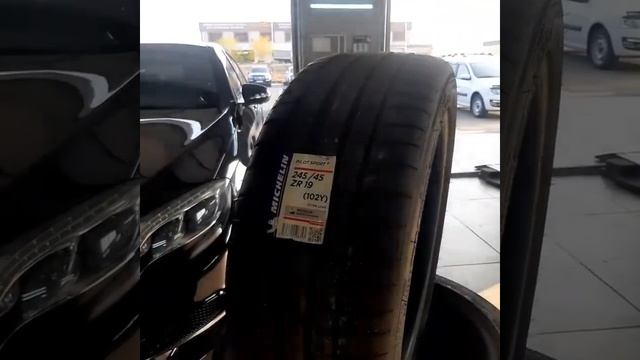 Mercedes Benz W22 4matic на шинах 245/45R19 смотреть онлайн