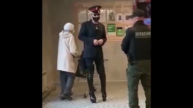 Грядущий царь Олег был замечен в супермаркете.Кажется царь пришел. смотреть онлайн