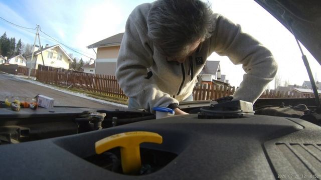 Замена лампы ближнего света на Хёнде Соната 7 поколения смотреть онлайн