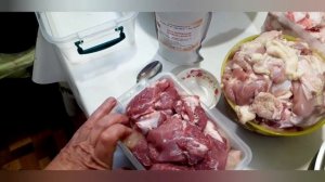 засолка мяса для будущей колбасы