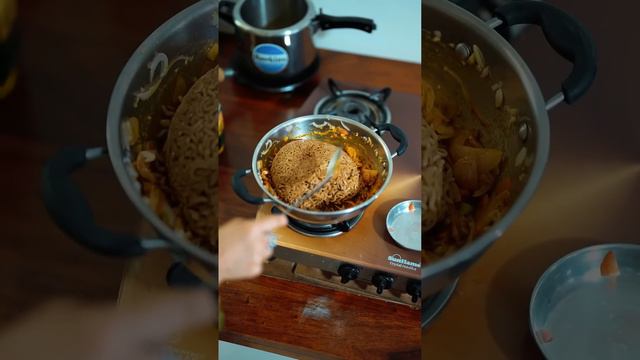 Bhabhi ne banayi Chatpati Maggie 😋 смотреть онлайн